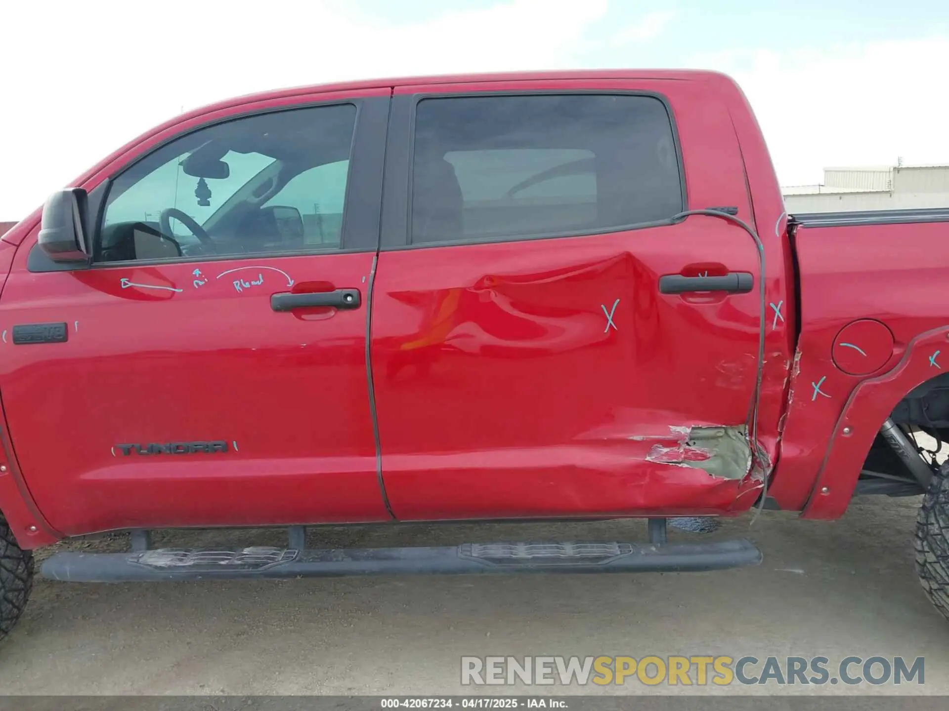 14 Photograph of a damaged car 5TFDW5F1XKX839046 TOYOTA TUNDRA 2019