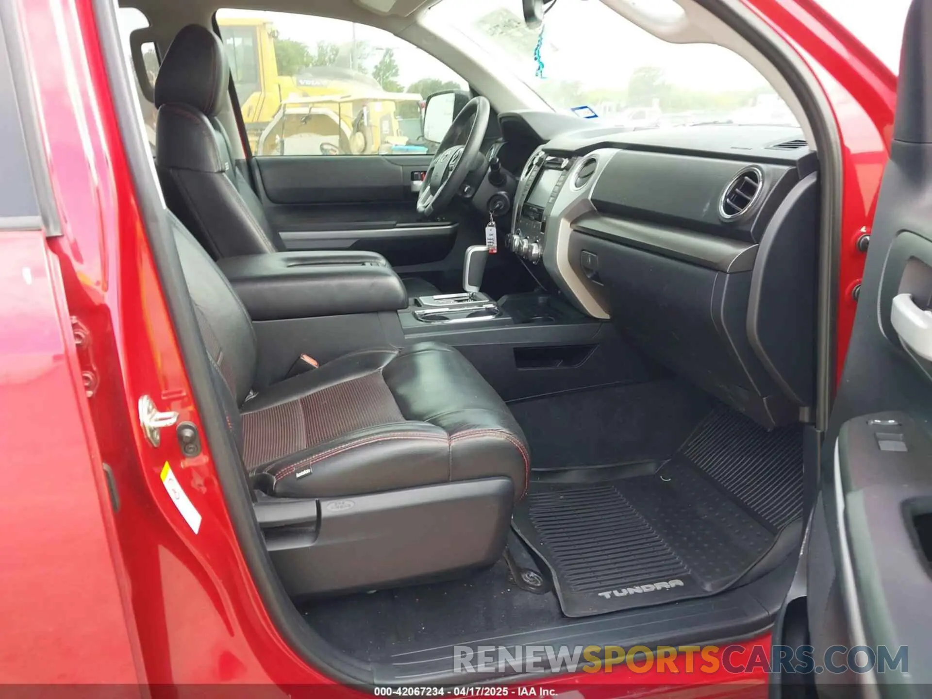 5 Photograph of a damaged car 5TFDW5F1XKX839046 TOYOTA TUNDRA 2019