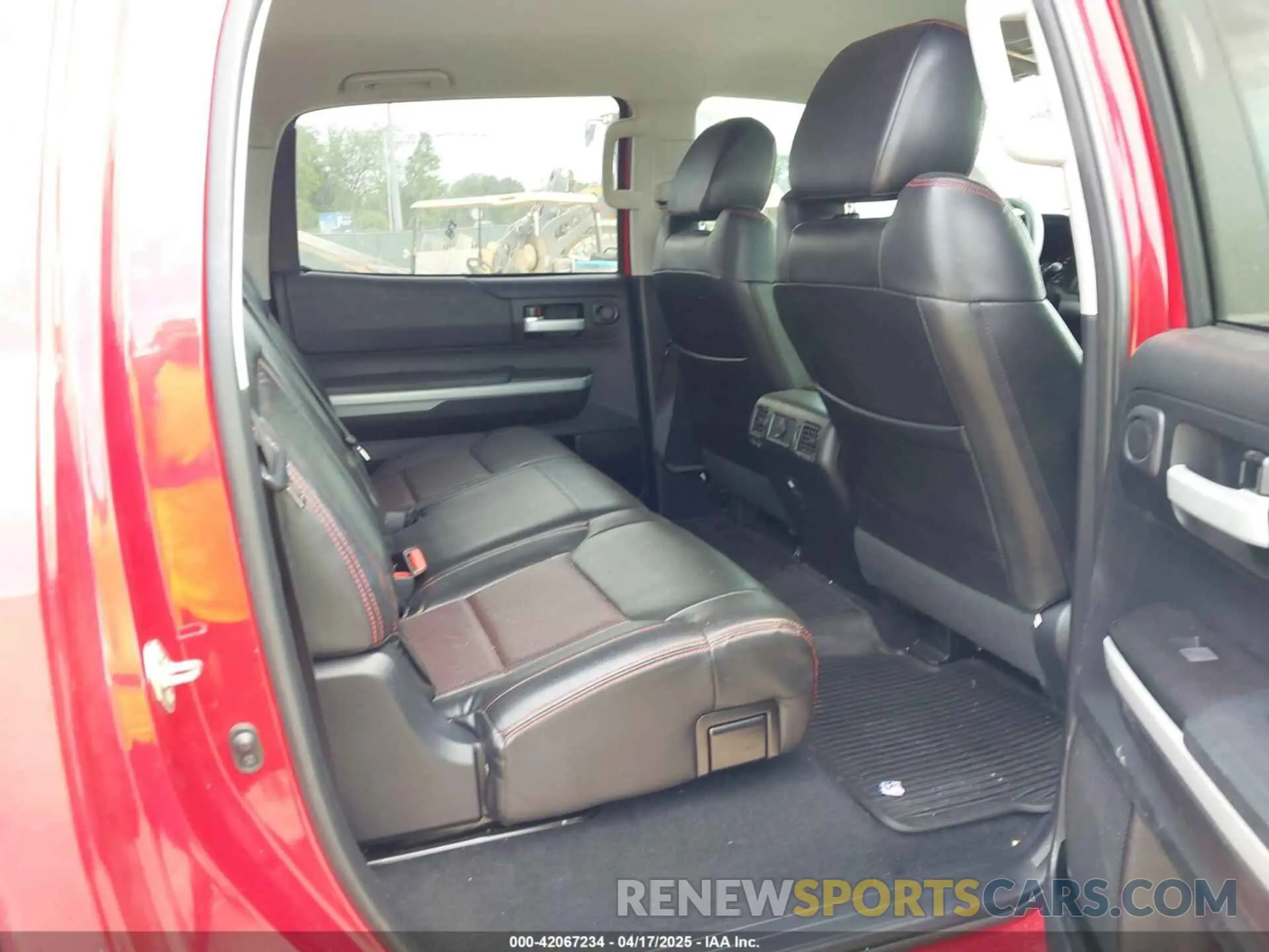 8 Photograph of a damaged car 5TFDW5F1XKX839046 TOYOTA TUNDRA 2019