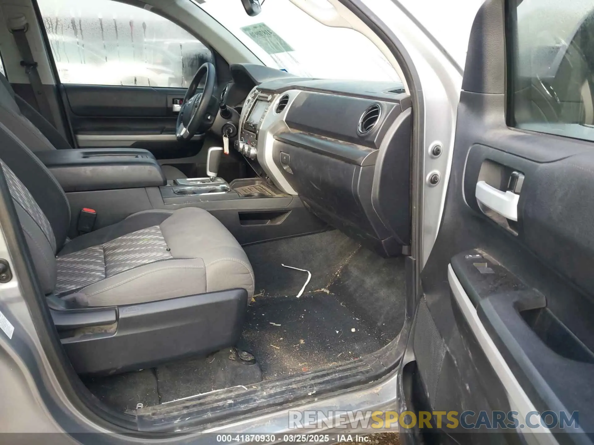 5 Photograph of a damaged car 5TFDW5F1XKX858602 TOYOTA TUNDRA 2019