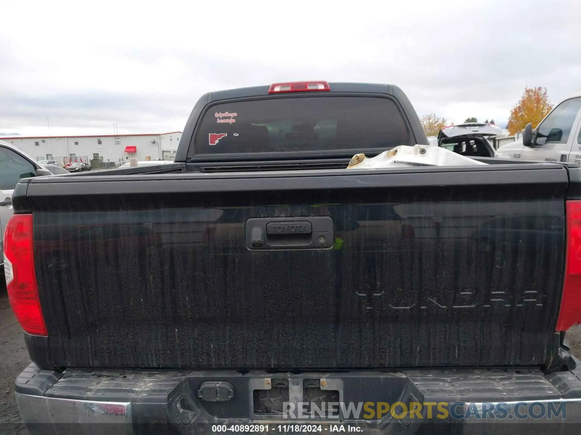 17 Photograph of a damaged car 5TFDY5F10KX795116 TOYOTA TUNDRA 2019