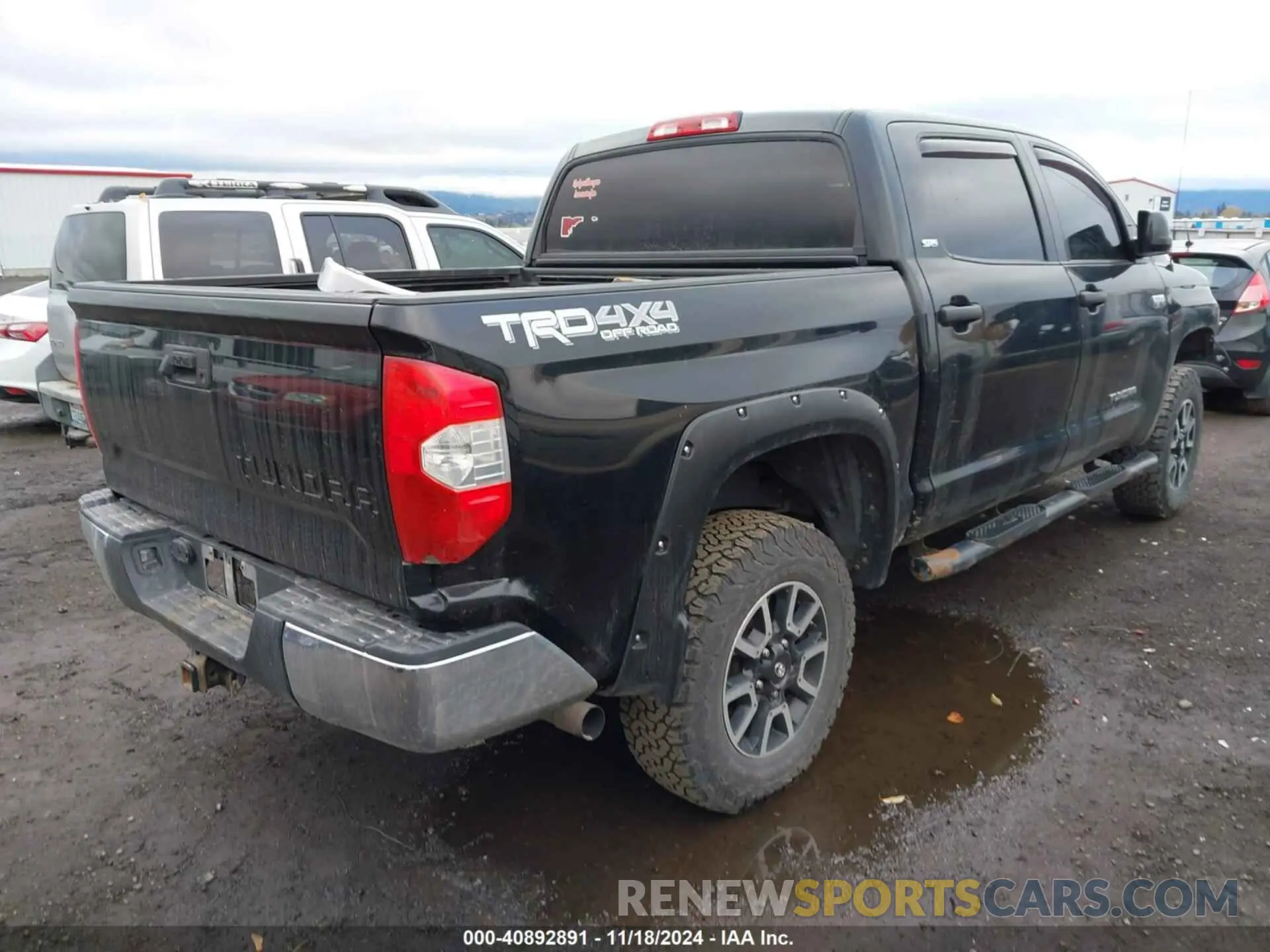 4 Photograph of a damaged car 5TFDY5F10KX795116 TOYOTA TUNDRA 2019