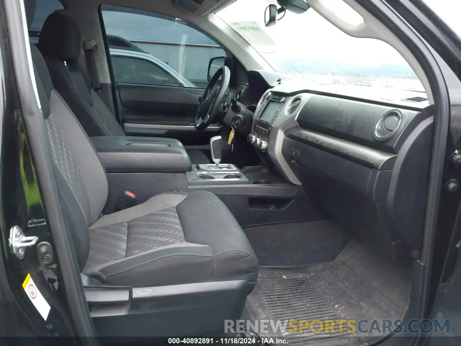 5 Photograph of a damaged car 5TFDY5F10KX795116 TOYOTA TUNDRA 2019