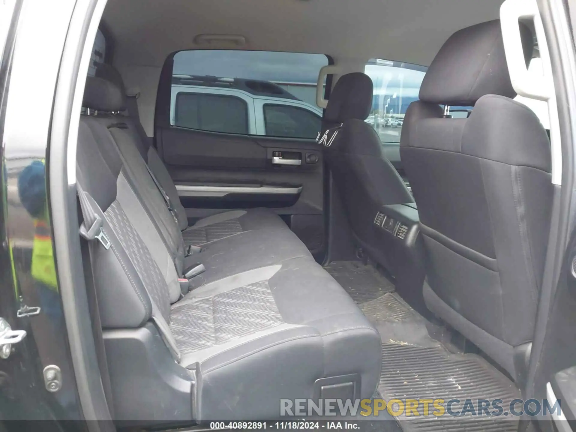 8 Photograph of a damaged car 5TFDY5F10KX795116 TOYOTA TUNDRA 2019