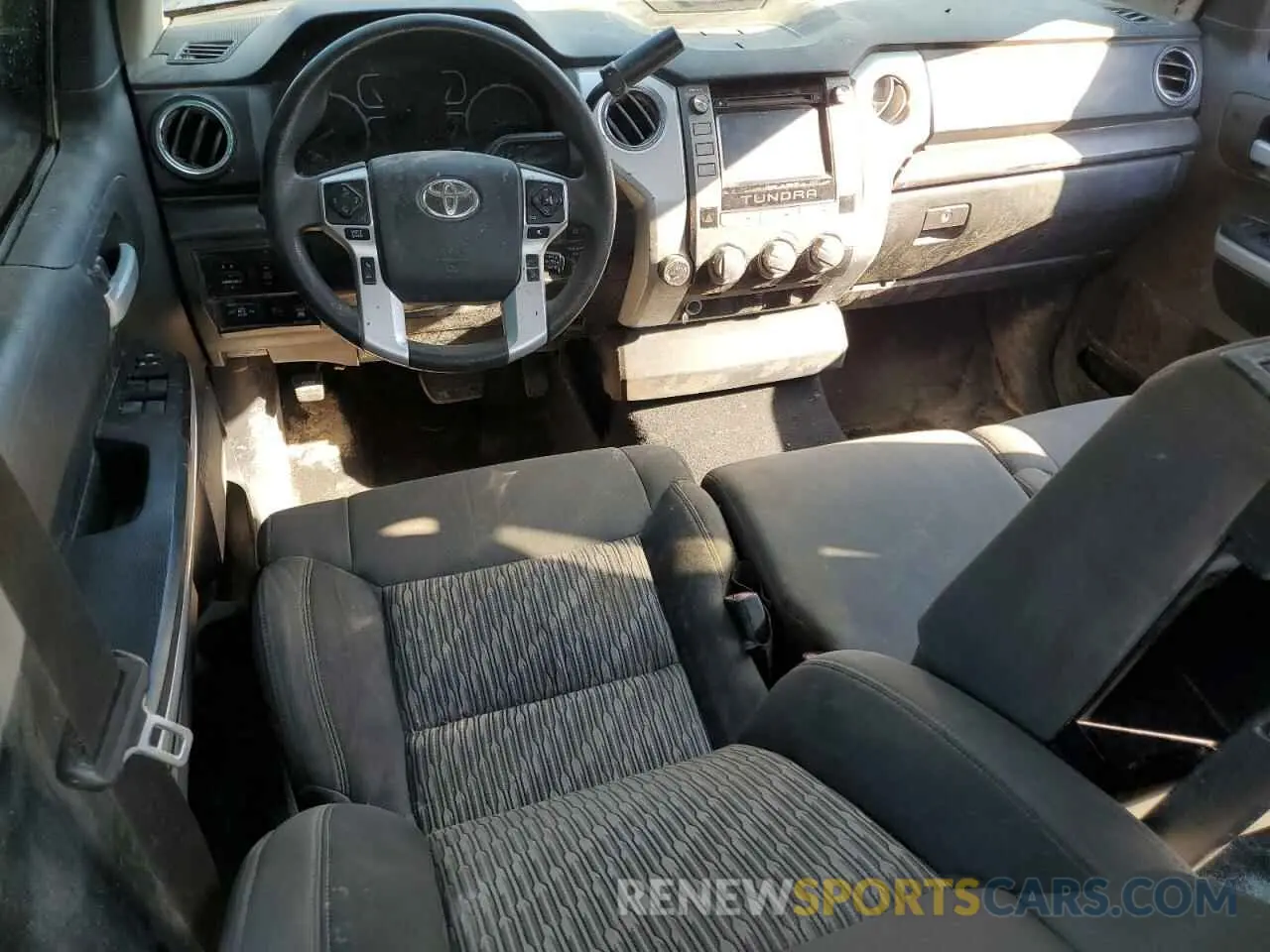 8 Photograph of a damaged car 5TFDY5F10KX862829 TOYOTA TUNDRA 2019