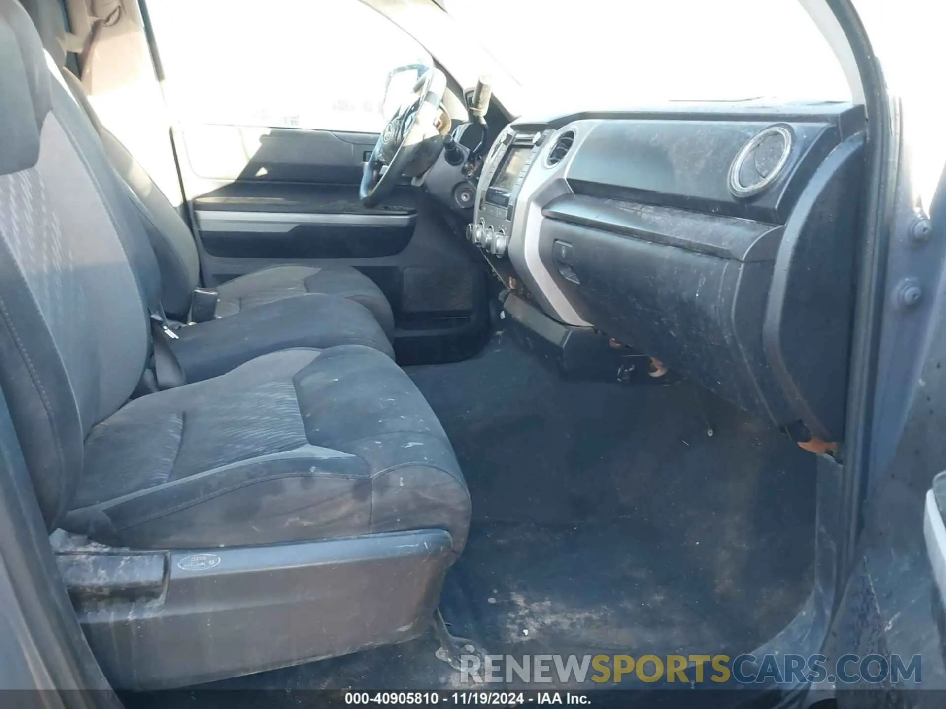 5 Photograph of a damaged car 5TFDY5F11KX827264 TOYOTA TUNDRA 2019