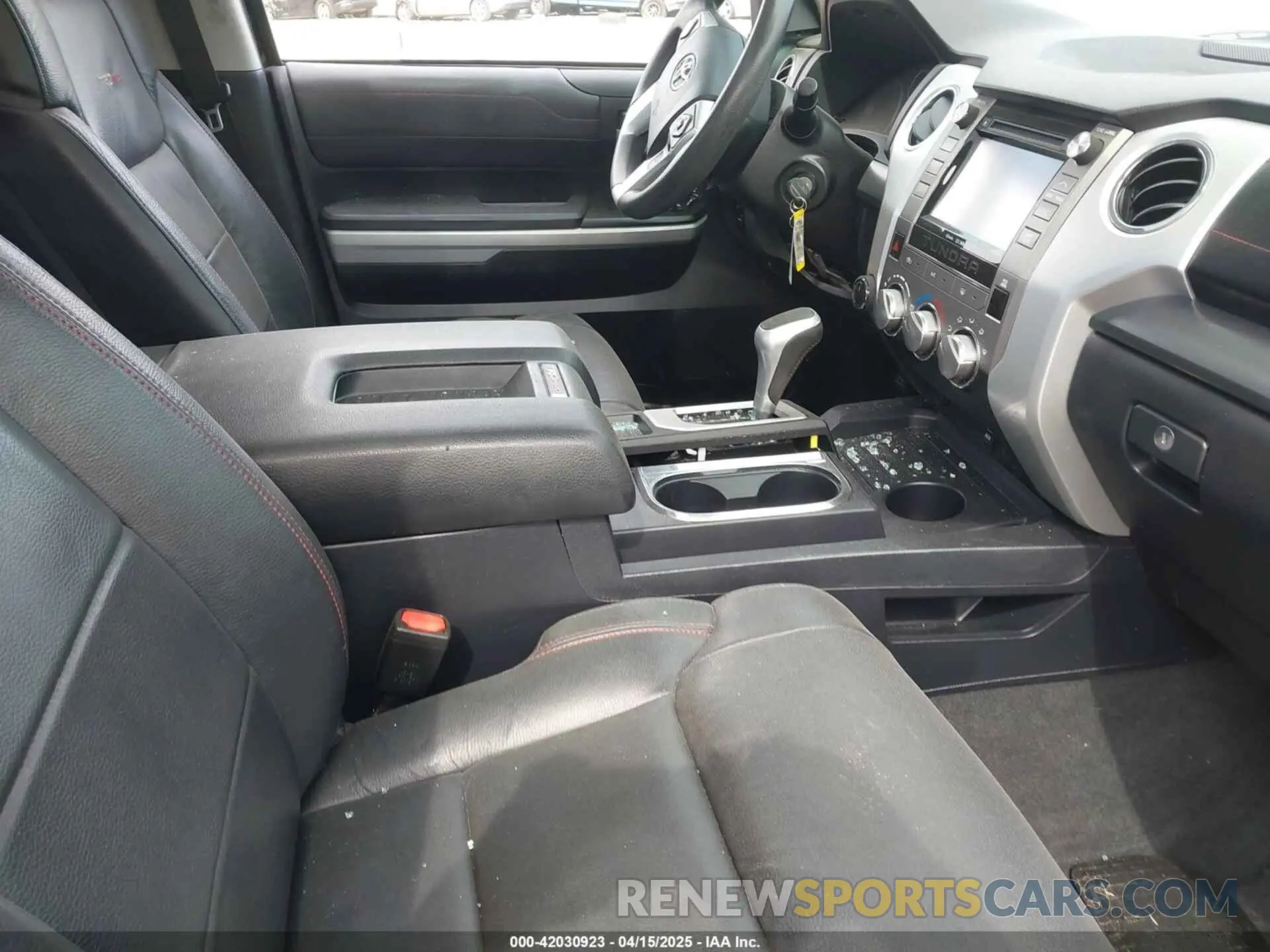 5 Photograph of a damaged car 5TFDY5F11KX834070 TOYOTA TUNDRA 2019