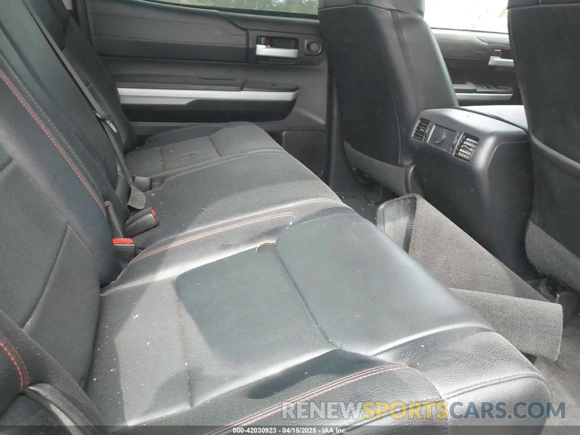 8 Photograph of a damaged car 5TFDY5F11KX834070 TOYOTA TUNDRA 2019