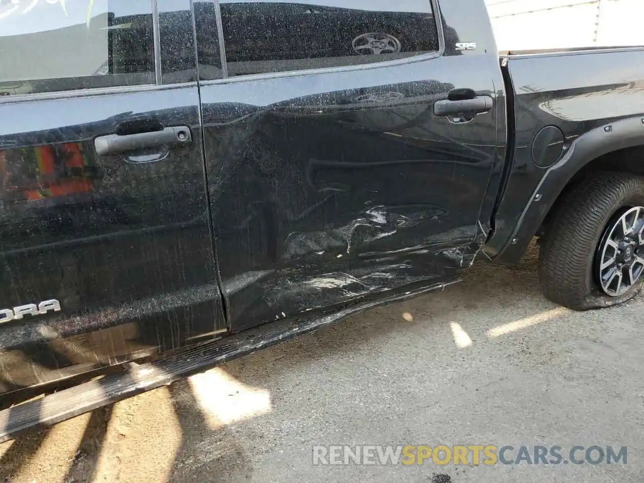 9 Photograph of a damaged car 5TFDY5F11KX850348 TOYOTA TUNDRA 2019