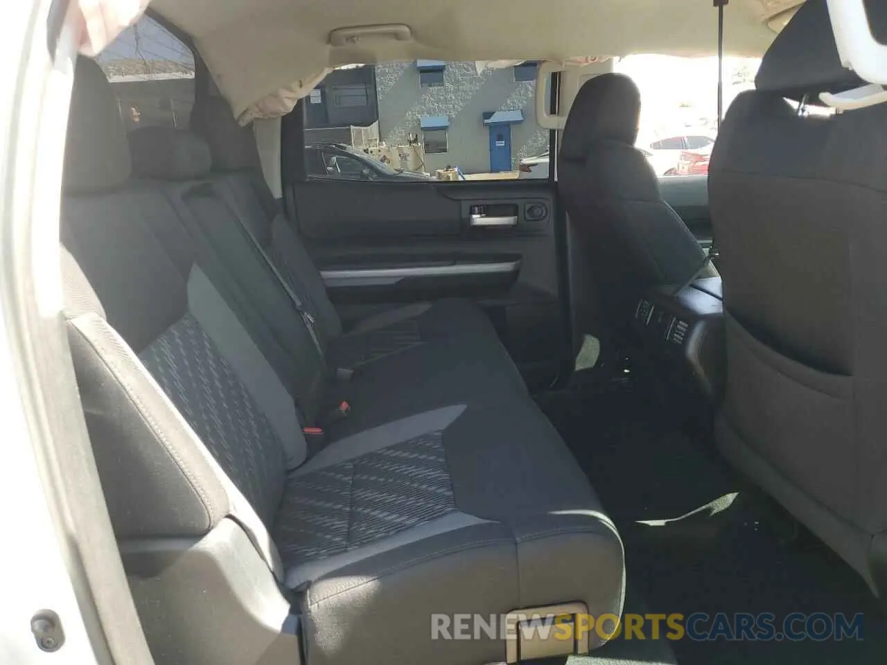 10 Photograph of a damaged car 5TFDY5F11KX853816 TOYOTA TUNDRA 2019