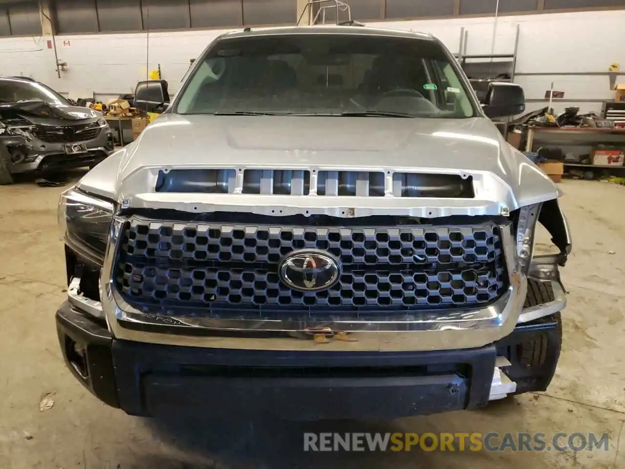 5 Photograph of a damaged car 5TFDY5F12KX846311 TOYOTA TUNDRA 2019