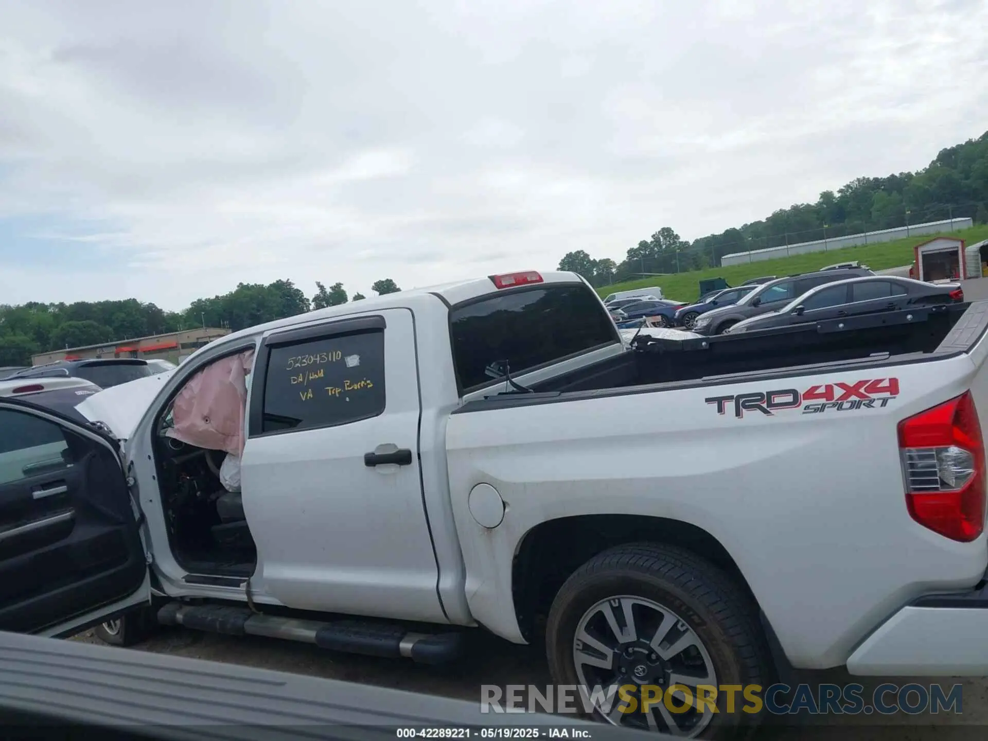 15 Photograph of a damaged car 5TFDY5F13KX809672 TOYOTA TUNDRA 2019