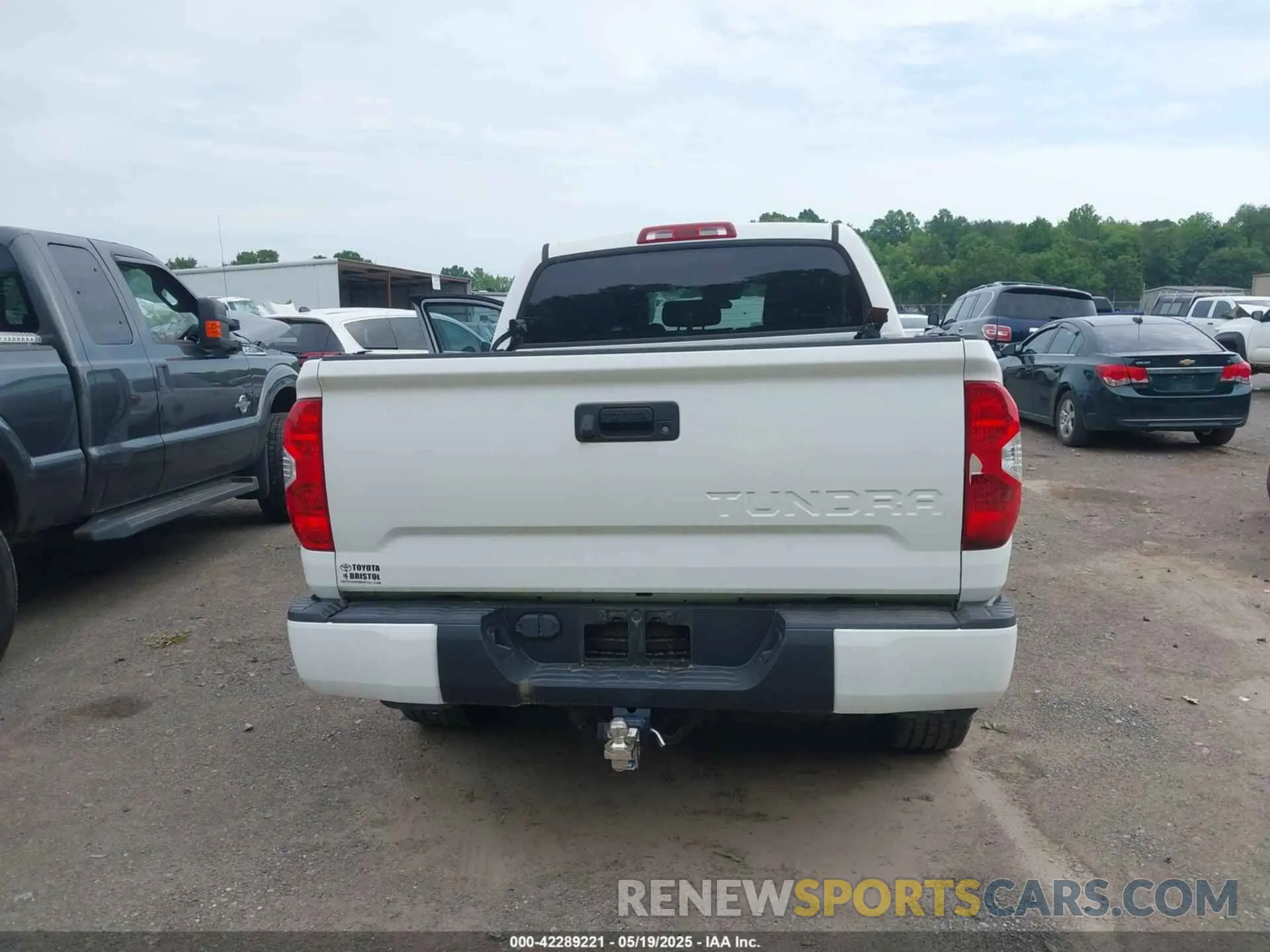 17 Photograph of a damaged car 5TFDY5F13KX809672 TOYOTA TUNDRA 2019