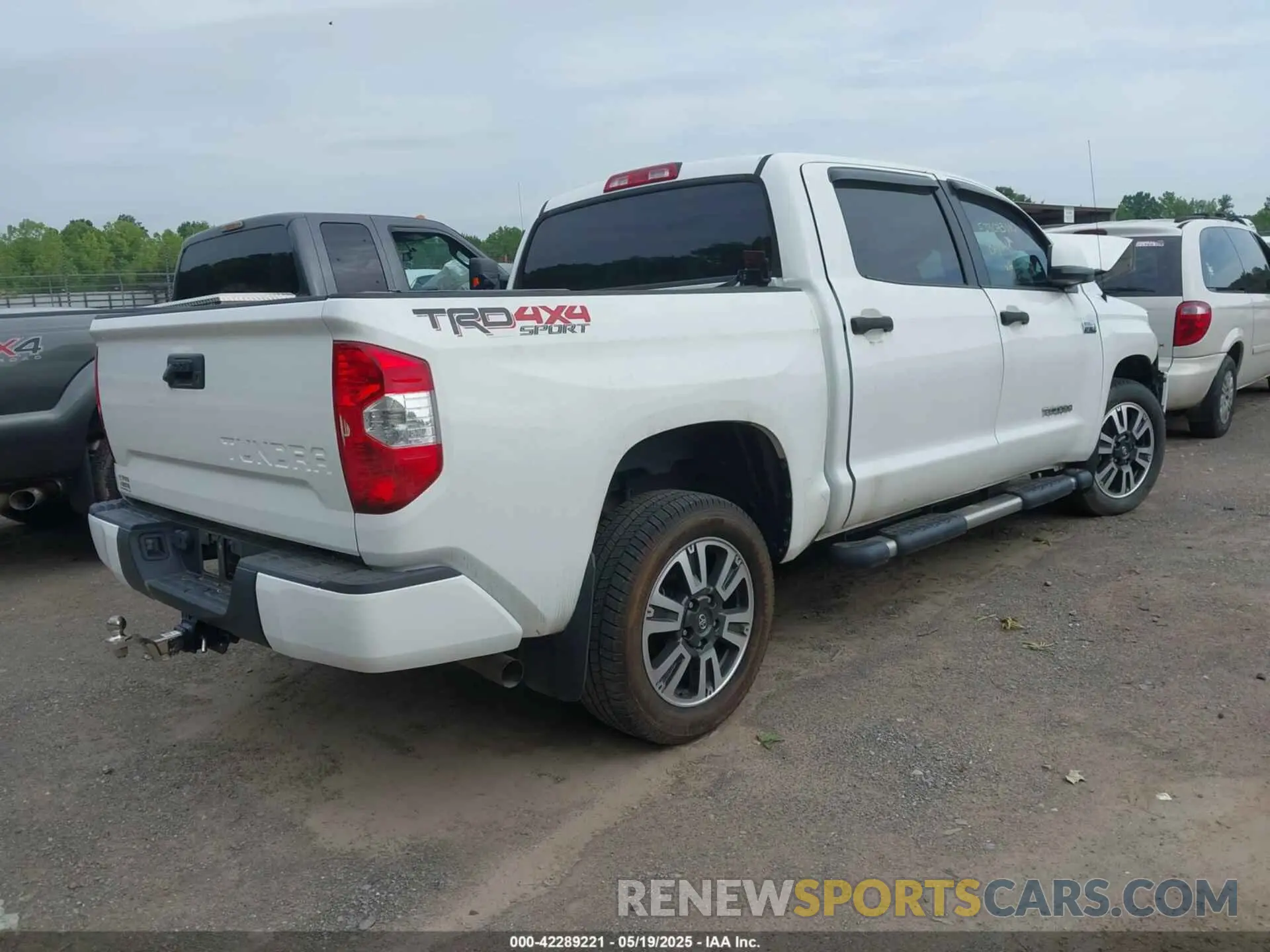 4 Photograph of a damaged car 5TFDY5F13KX809672 TOYOTA TUNDRA 2019