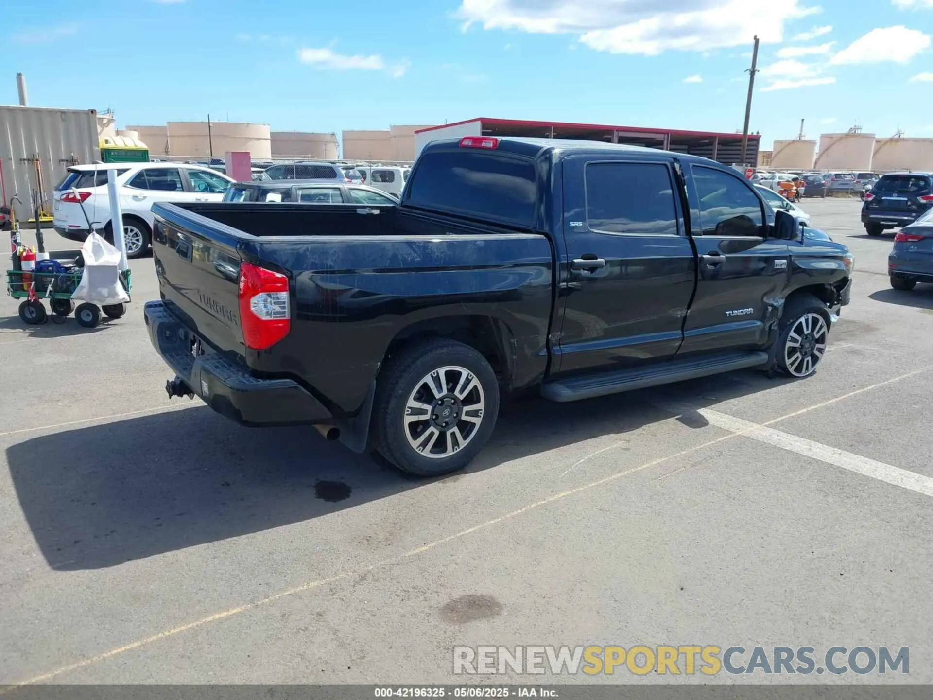 4 Photograph of a damaged car 5TFDY5F13KX847502 TOYOTA TUNDRA 2019