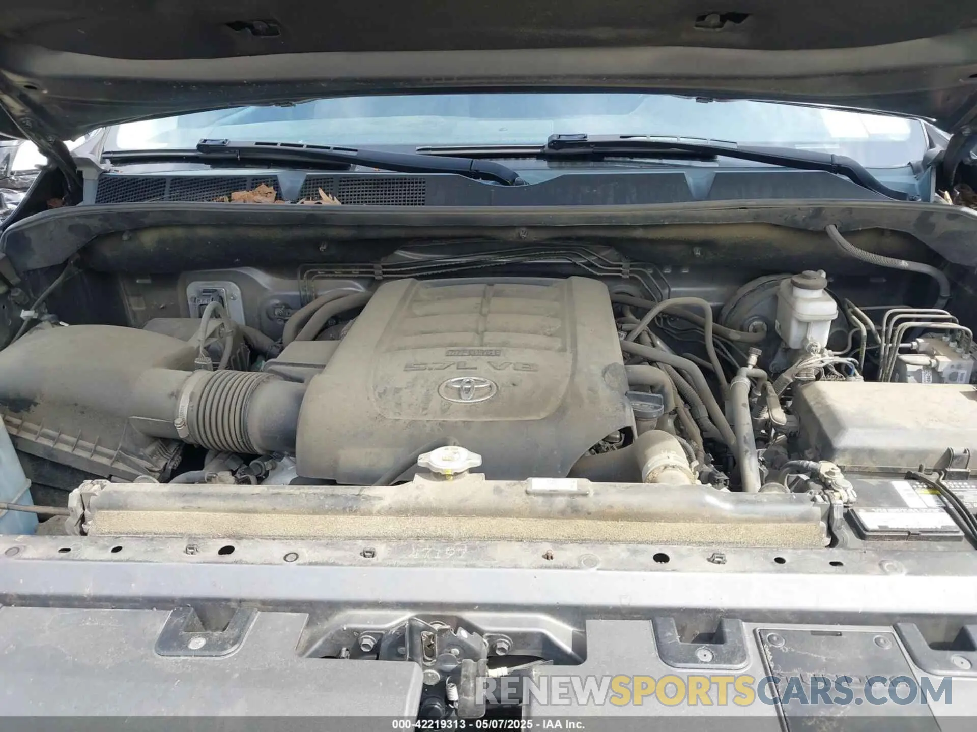10 Photograph of a damaged car 5TFDY5F14KX817411 TOYOTA TUNDRA 2019