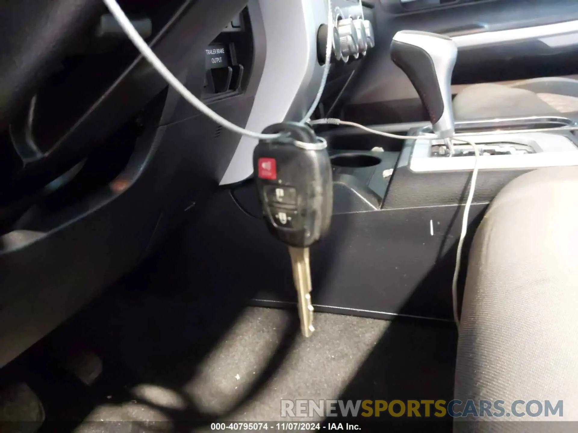 11 Photograph of a damaged car 5TFDY5F15KX789117 TOYOTA TUNDRA 2019