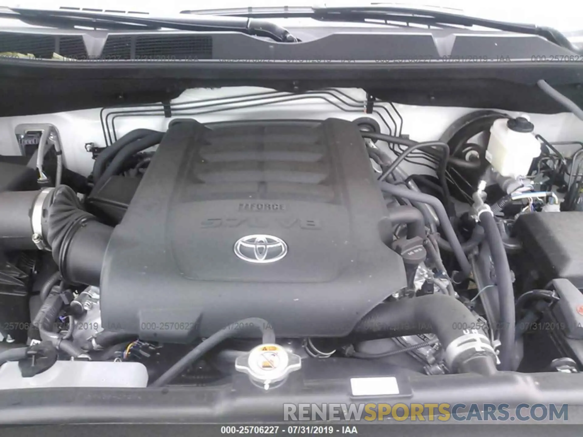 10 Photograph of a damaged car 5TFDY5F15KX816333 TOYOTA TUNDRA 2019