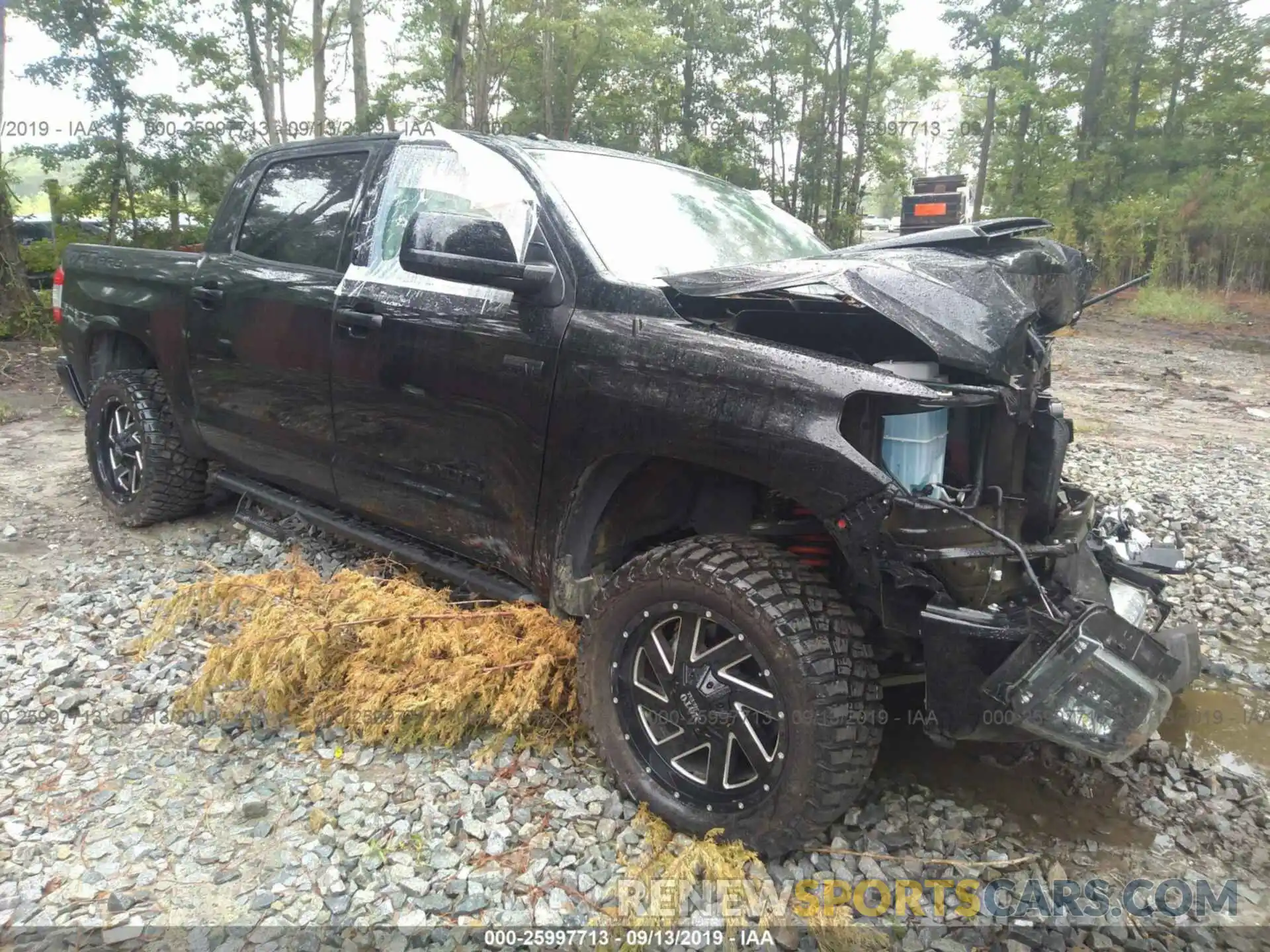 1 Photograph of a damaged car 5TFDY5F16KX781379 TOYOTA TUNDRA 2019