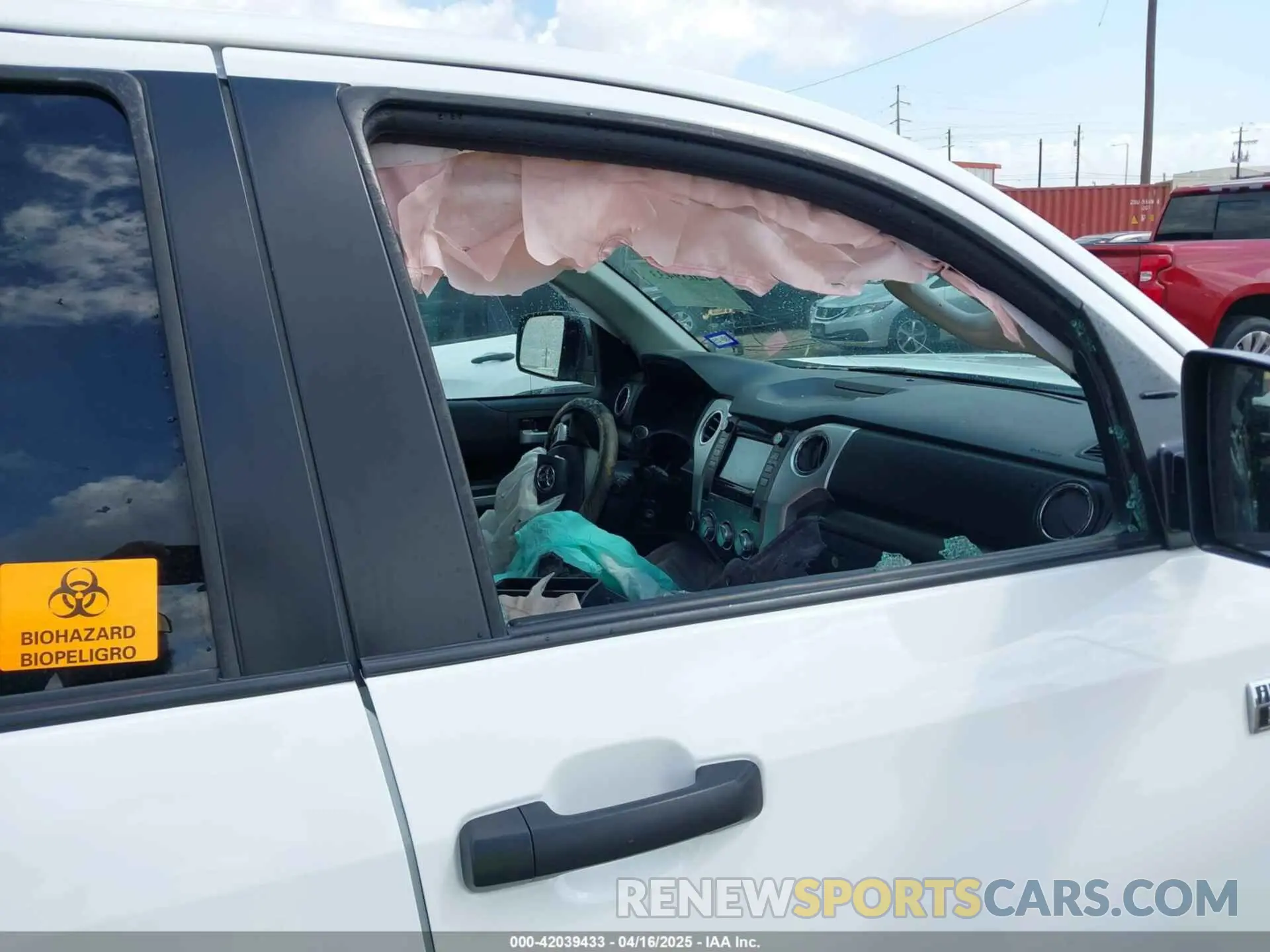 5 Photograph of a damaged car 5TFDY5F16KX855593 TOYOTA TUNDRA 2019