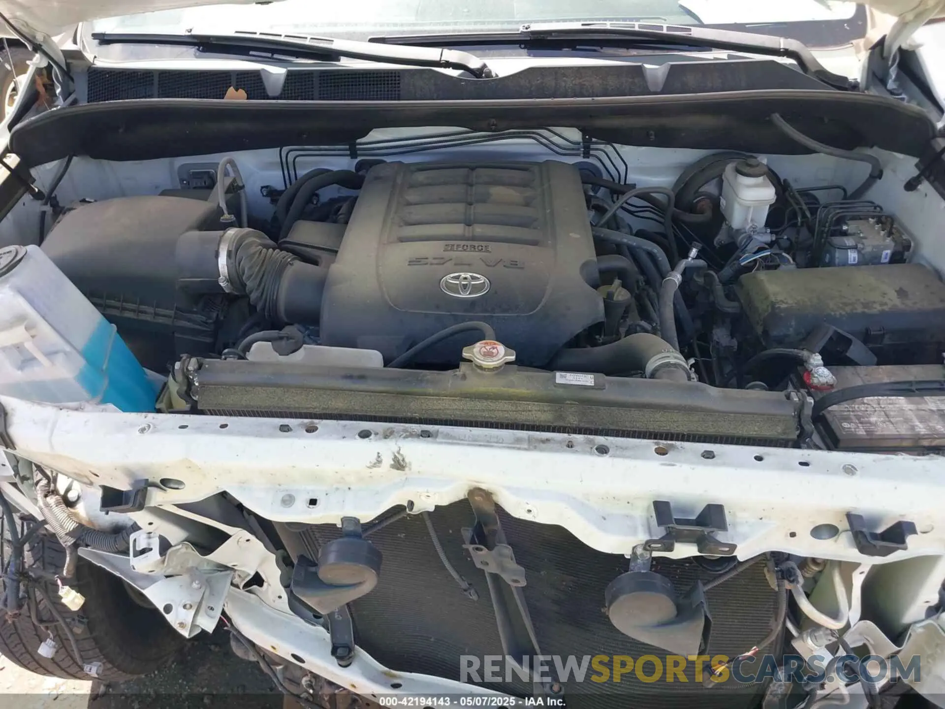 10 Photograph of a damaged car 5TFDY5F16KX861779 TOYOTA TUNDRA 2019