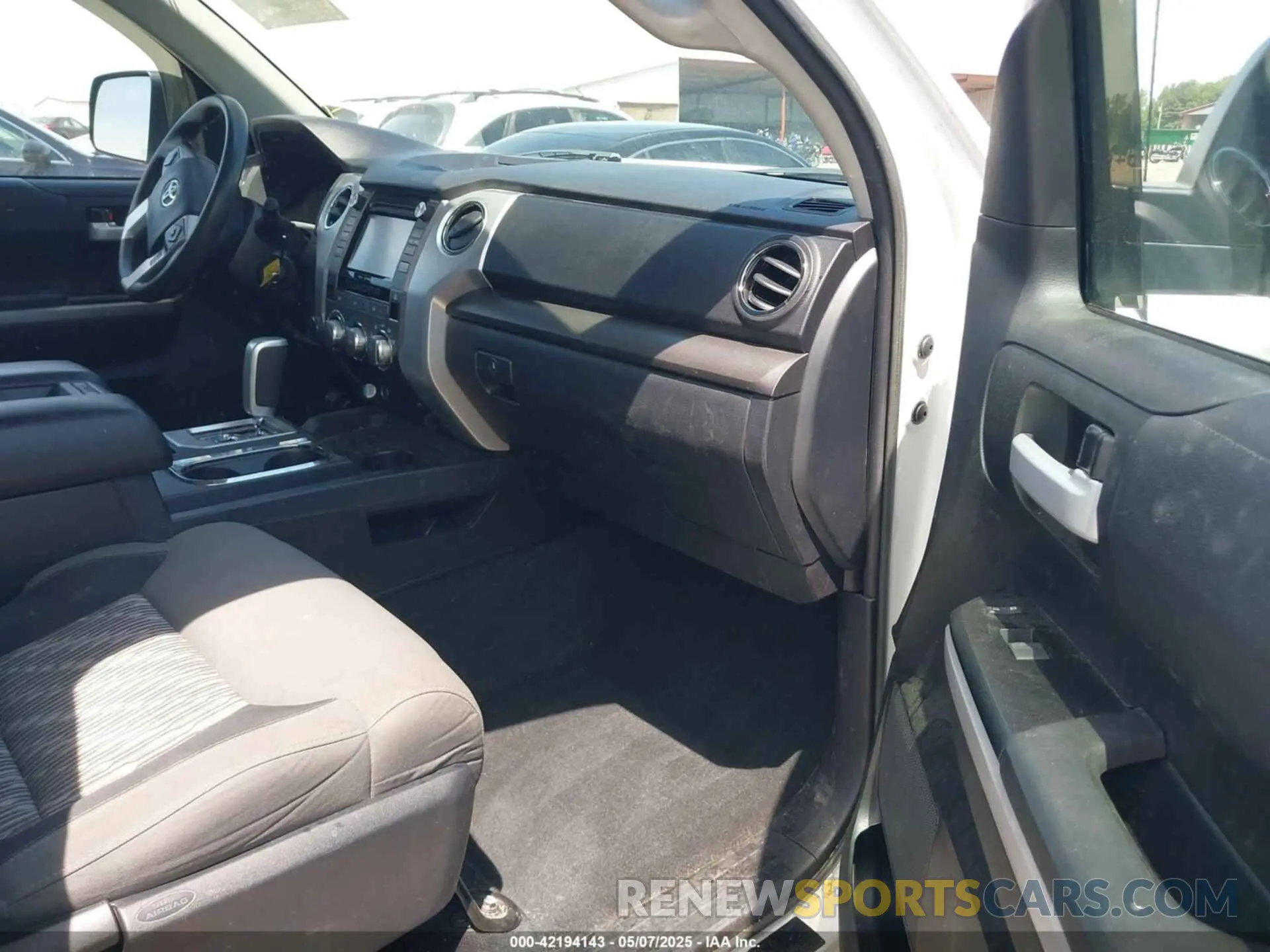 5 Photograph of a damaged car 5TFDY5F16KX861779 TOYOTA TUNDRA 2019