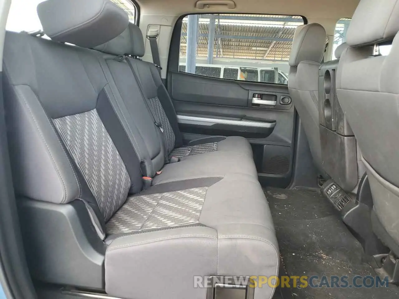 10 Photograph of a damaged car 5TFDY5F17KX784730 TOYOTA TUNDRA 2019