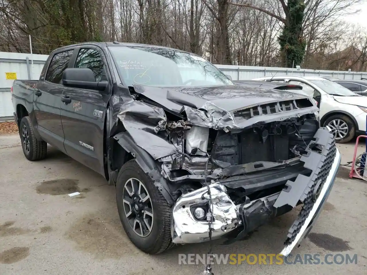 1 Photograph of a damaged car 5TFDY5F18KX780864 TOYOTA TUNDRA 2019