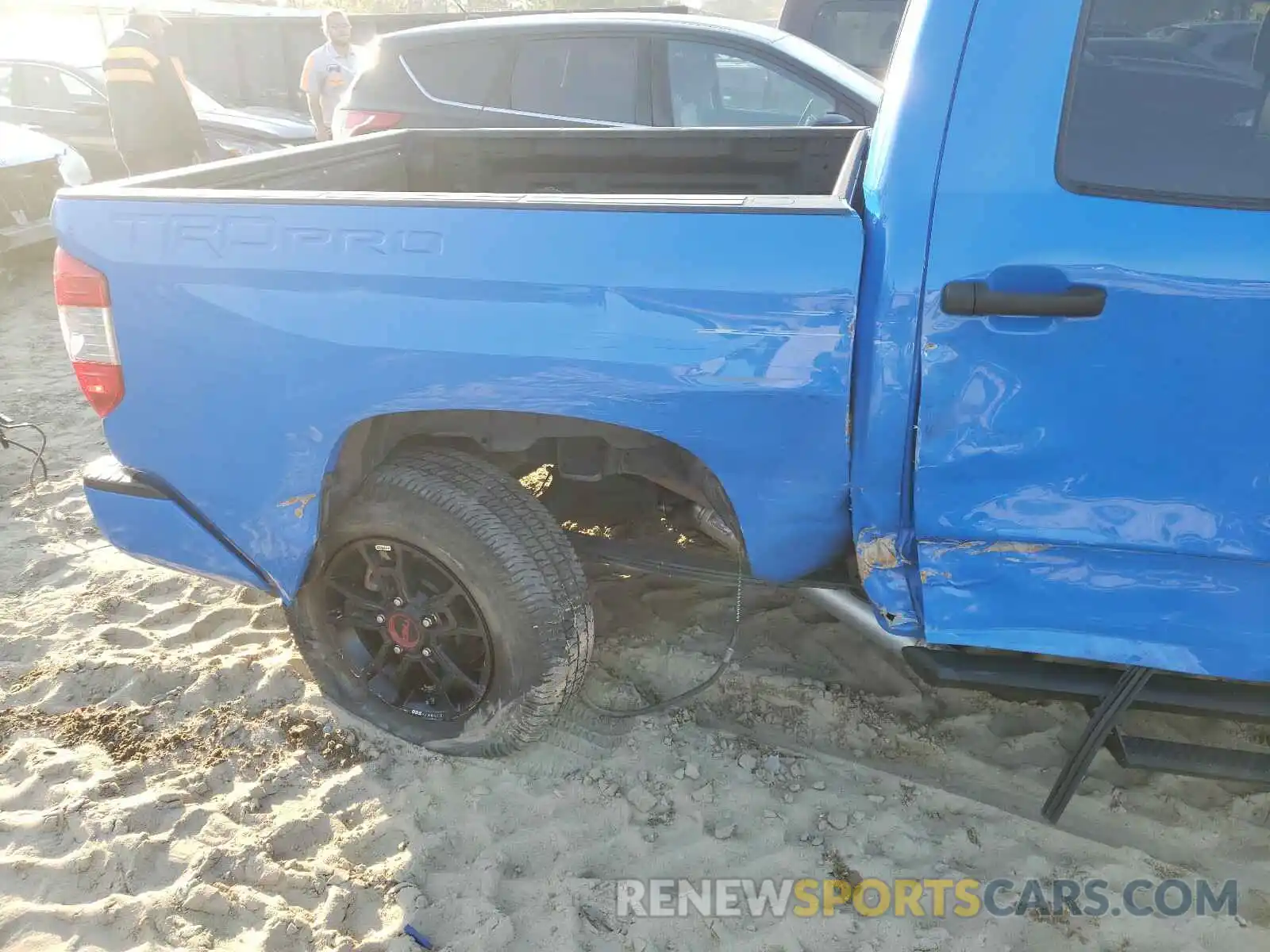 9 Photograph of a damaged car 5TFDY5F18KX798426 TOYOTA TUNDRA 2019