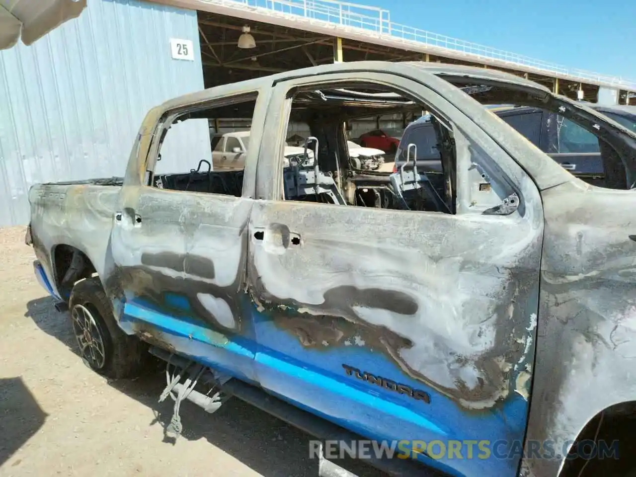 9 Photograph of a damaged car 5TFDY5F18KX799513 TOYOTA TUNDRA 2019