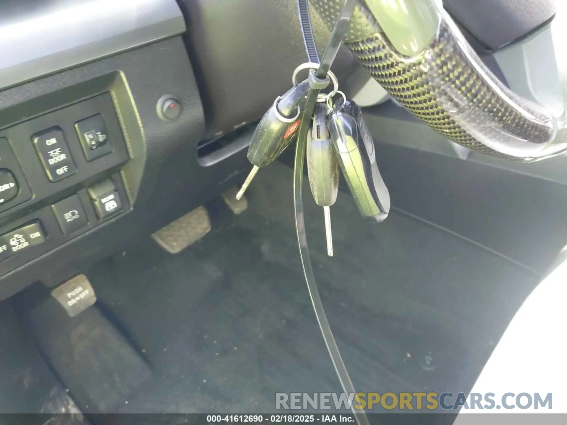 11 Photograph of a damaged car 5TFDY5F18KX866854 TOYOTA TUNDRA 2019
