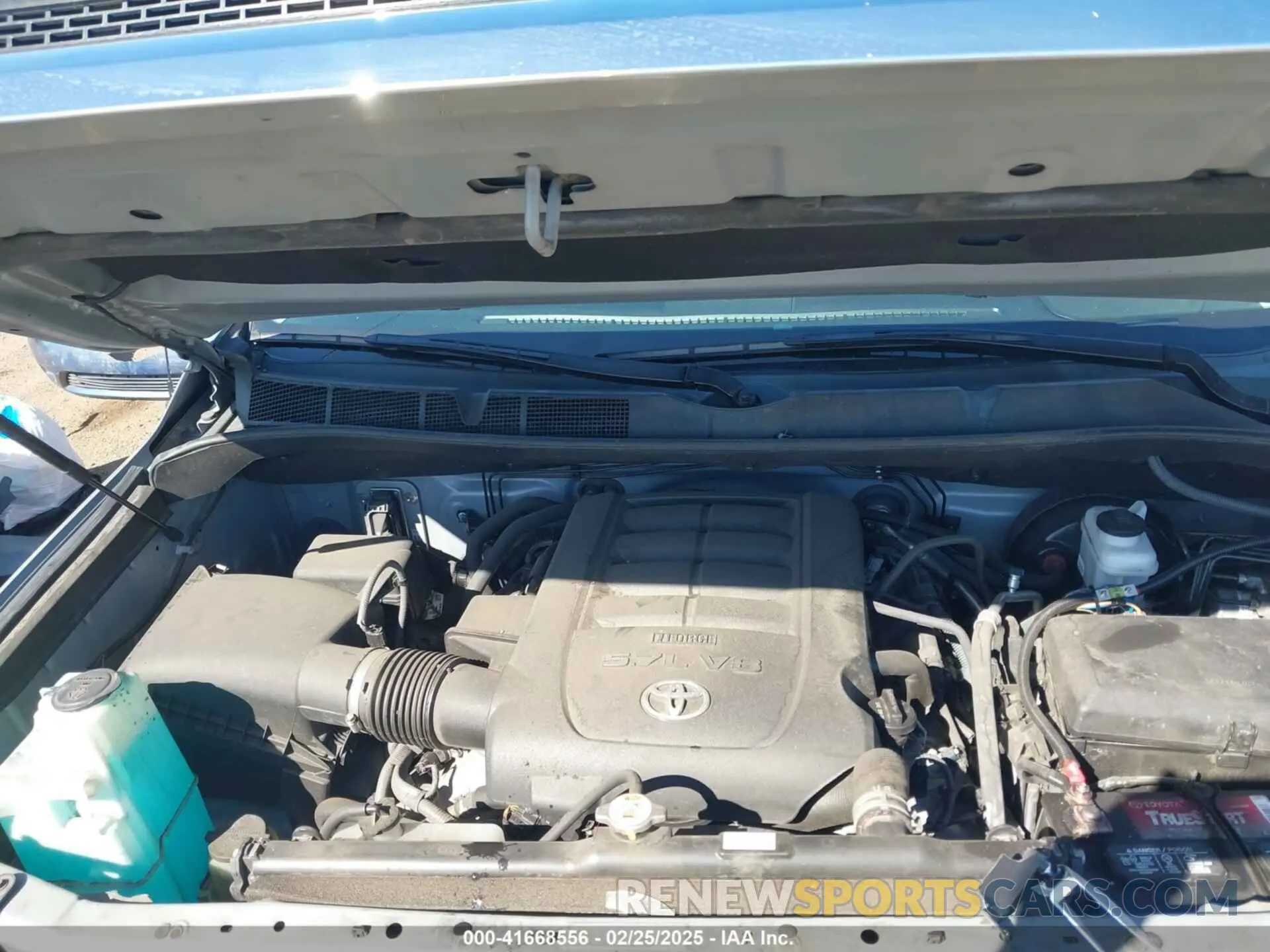 10 Photograph of a damaged car 5TFDY5F19KX828470 TOYOTA TUNDRA 2019