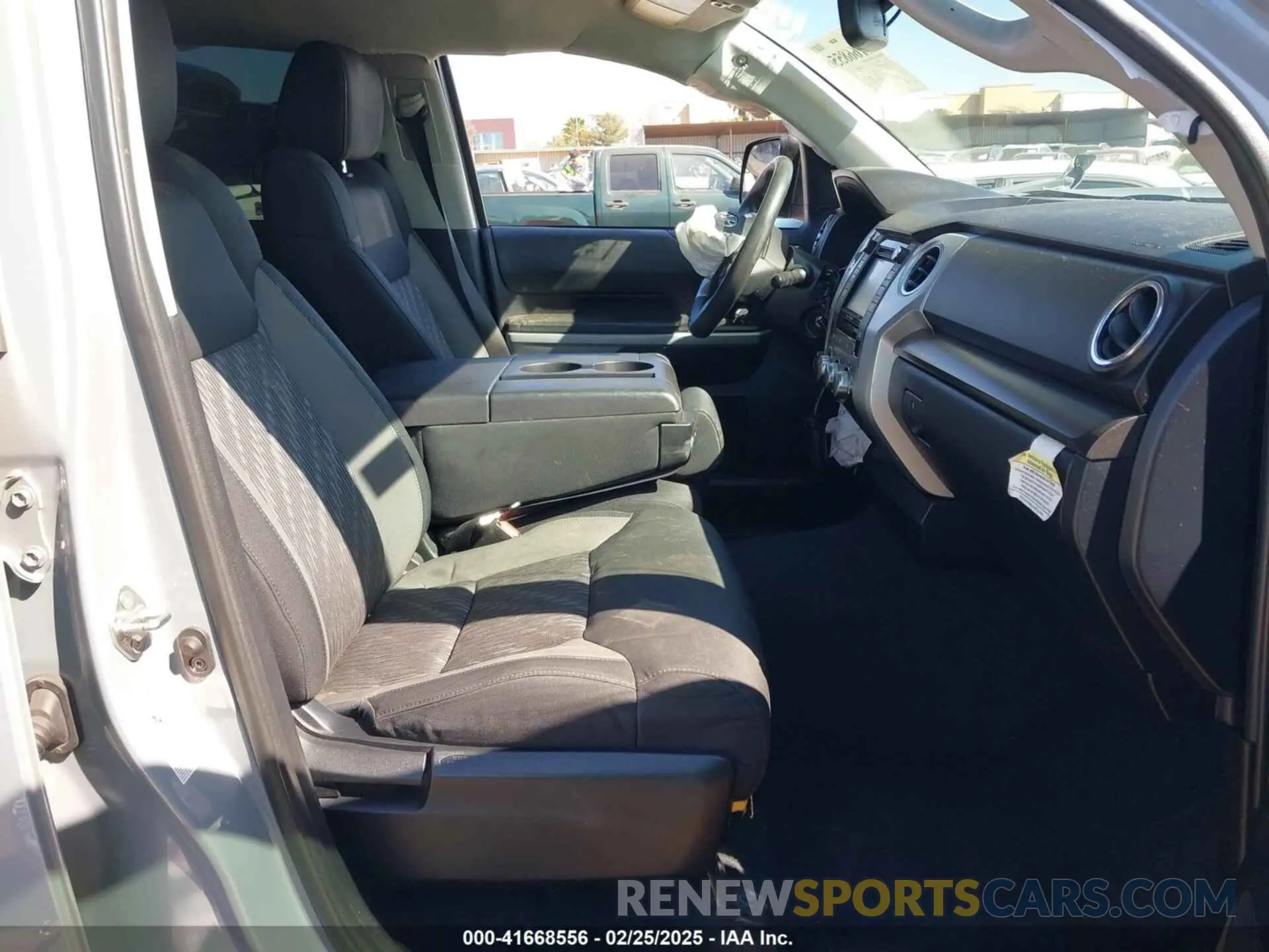 5 Photograph of a damaged car 5TFDY5F19KX828470 TOYOTA TUNDRA 2019