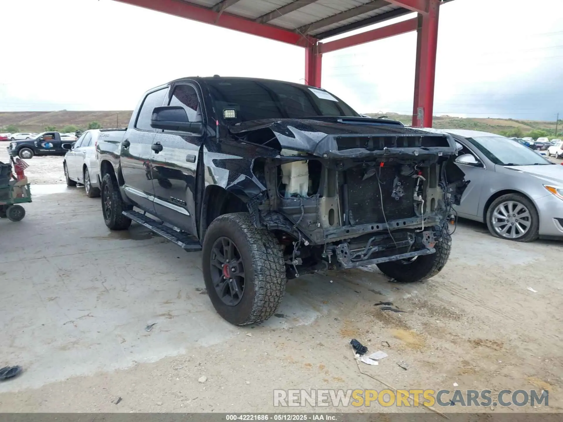 1 Photograph of a damaged car 5TFDY5F19KX833684 TOYOTA TUNDRA 2019