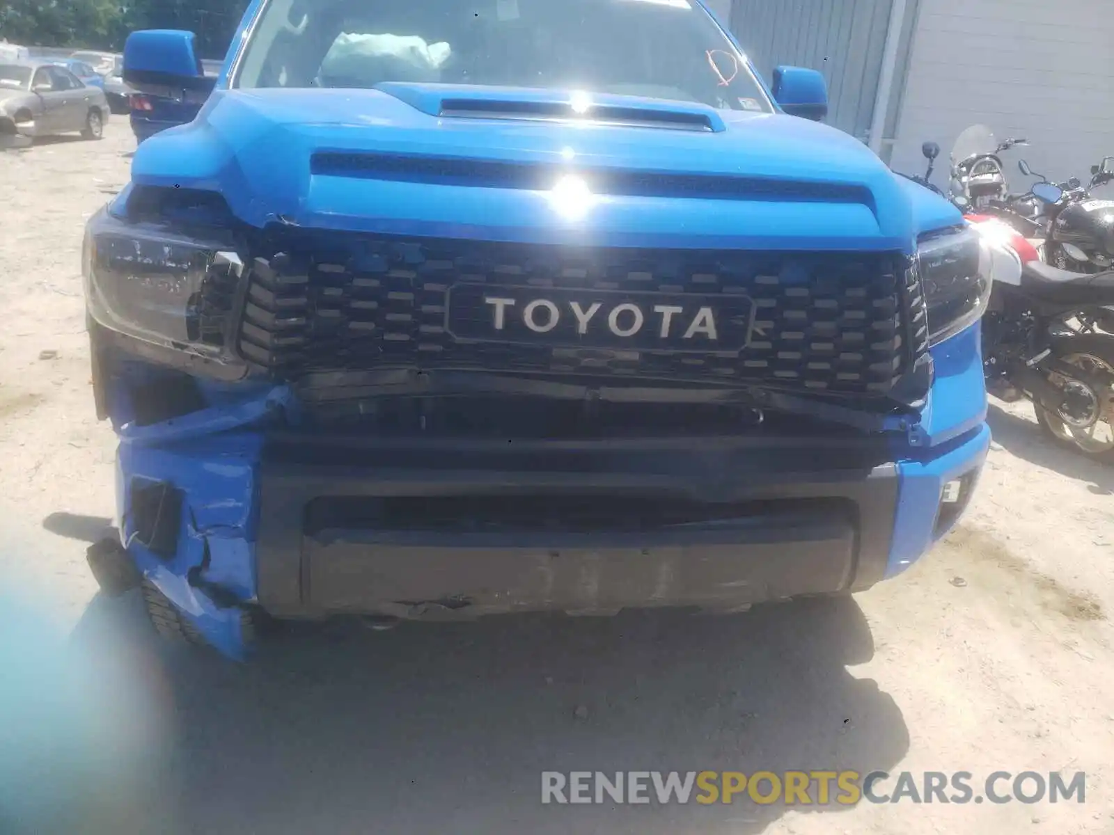 9 Photograph of a damaged car 5TFDY5F1XKX854060 TOYOTA TUNDRA 2019