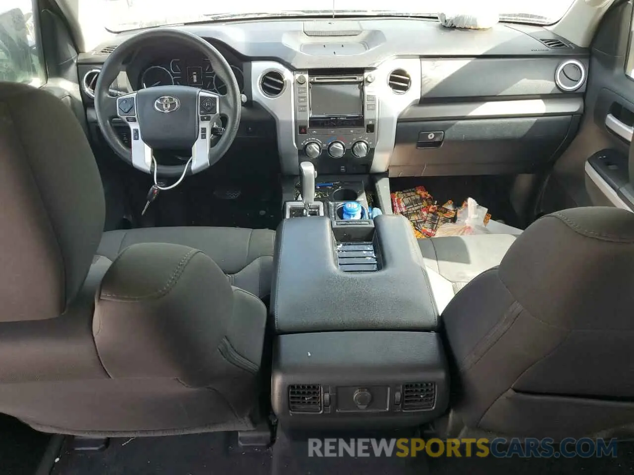 8 Photograph of a damaged car 5TFEM5F10KX141846 TOYOTA TUNDRA 2019