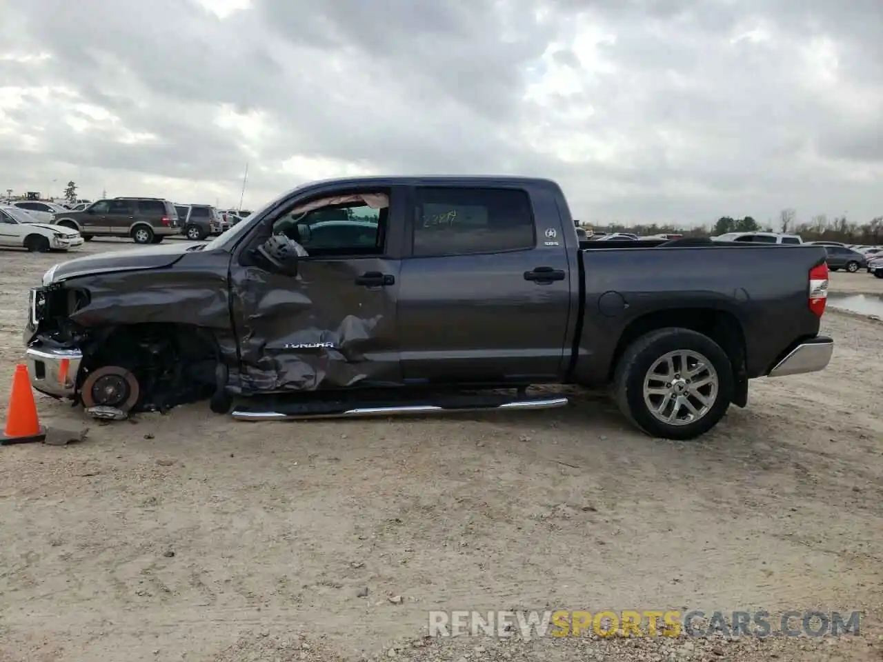 9 Photograph of a damaged car 5TFEM5F10KX142074 TOYOTA TUNDRA 2019