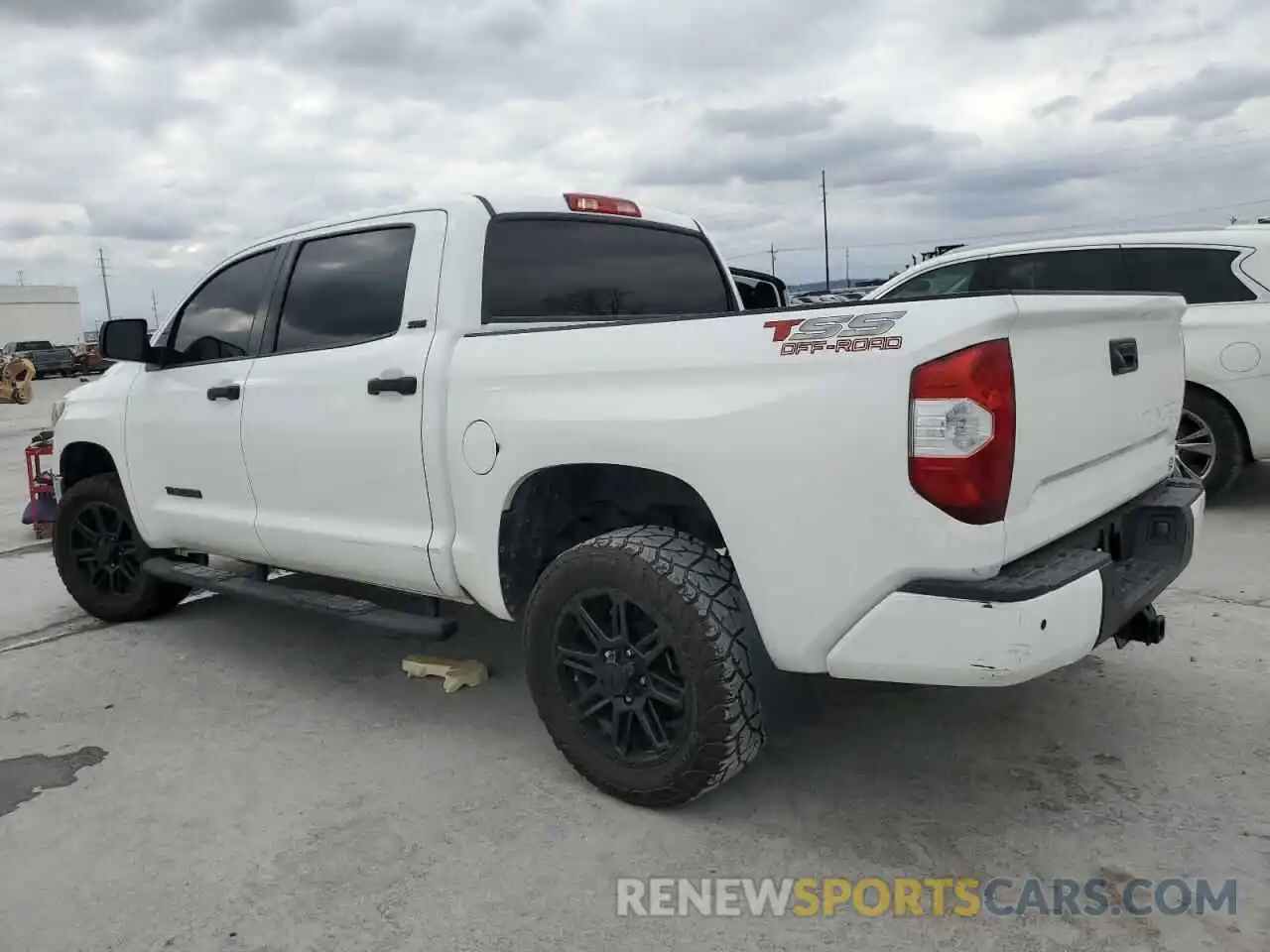 2 Photograph of a damaged car 5TFEM5F14KX138528 TOYOTA TUNDRA 2019