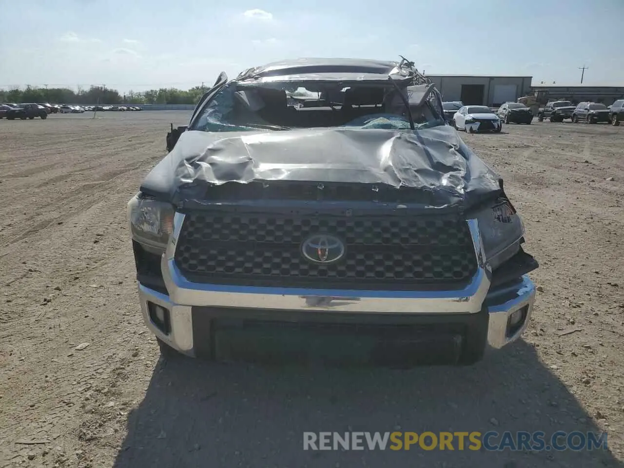5 Photograph of a damaged car 5TFEM5F15KX138232 TOYOTA TUNDRA 2019