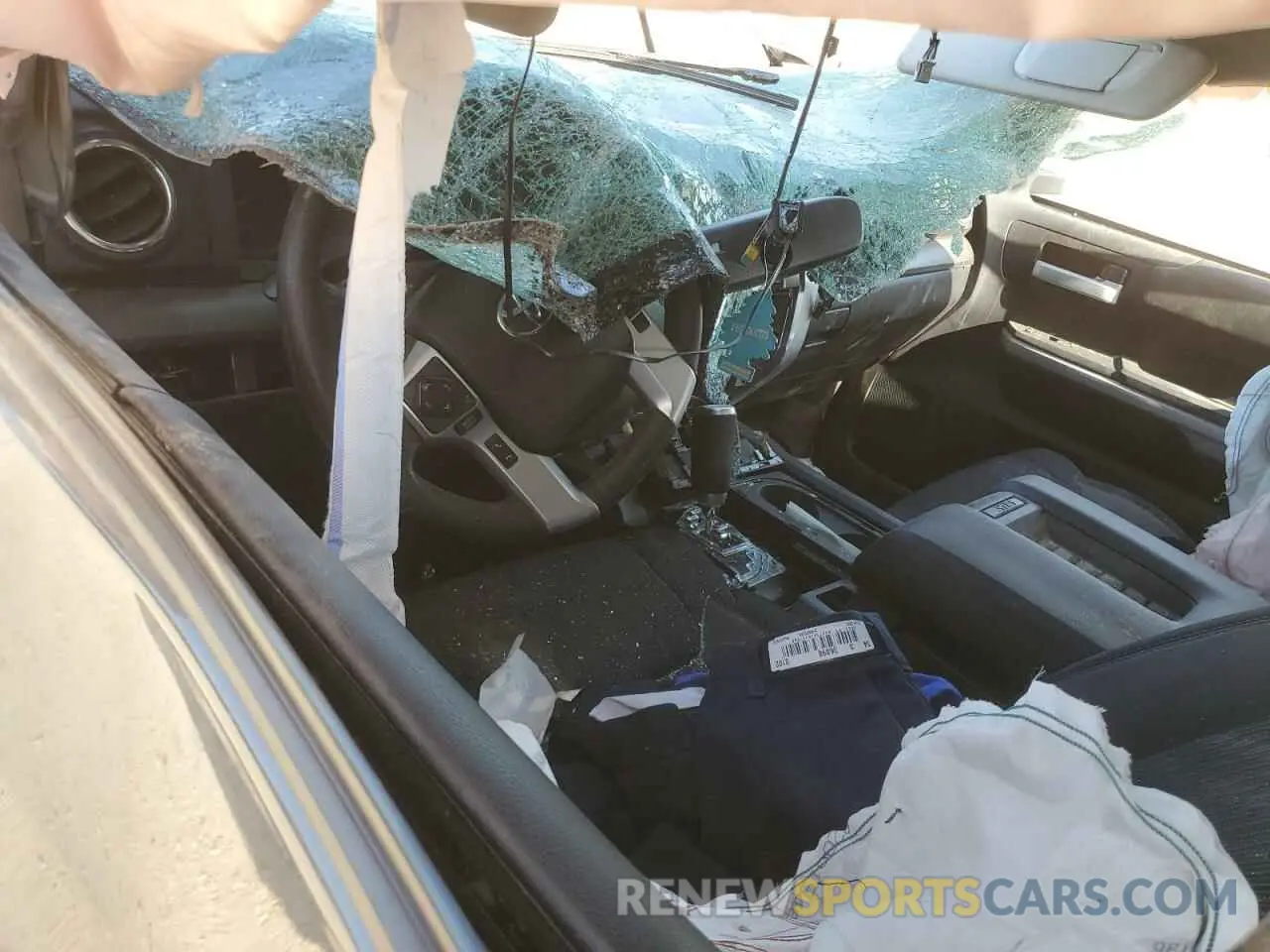 8 Photograph of a damaged car 5TFEM5F15KX138232 TOYOTA TUNDRA 2019