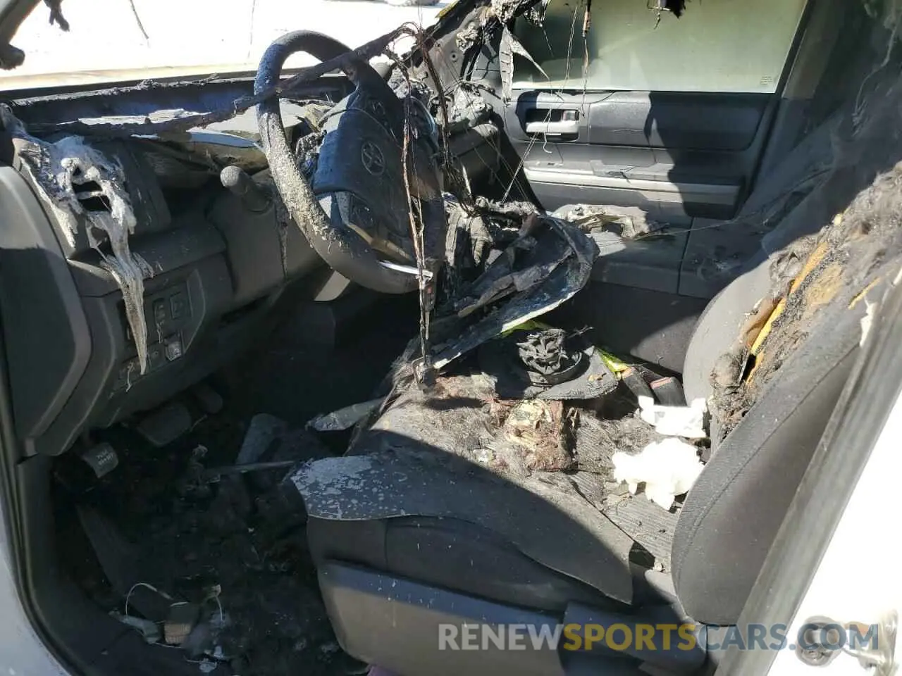 7 Photograph of a damaged car 5TFEM5F15KX139994 TOYOTA TUNDRA 2019