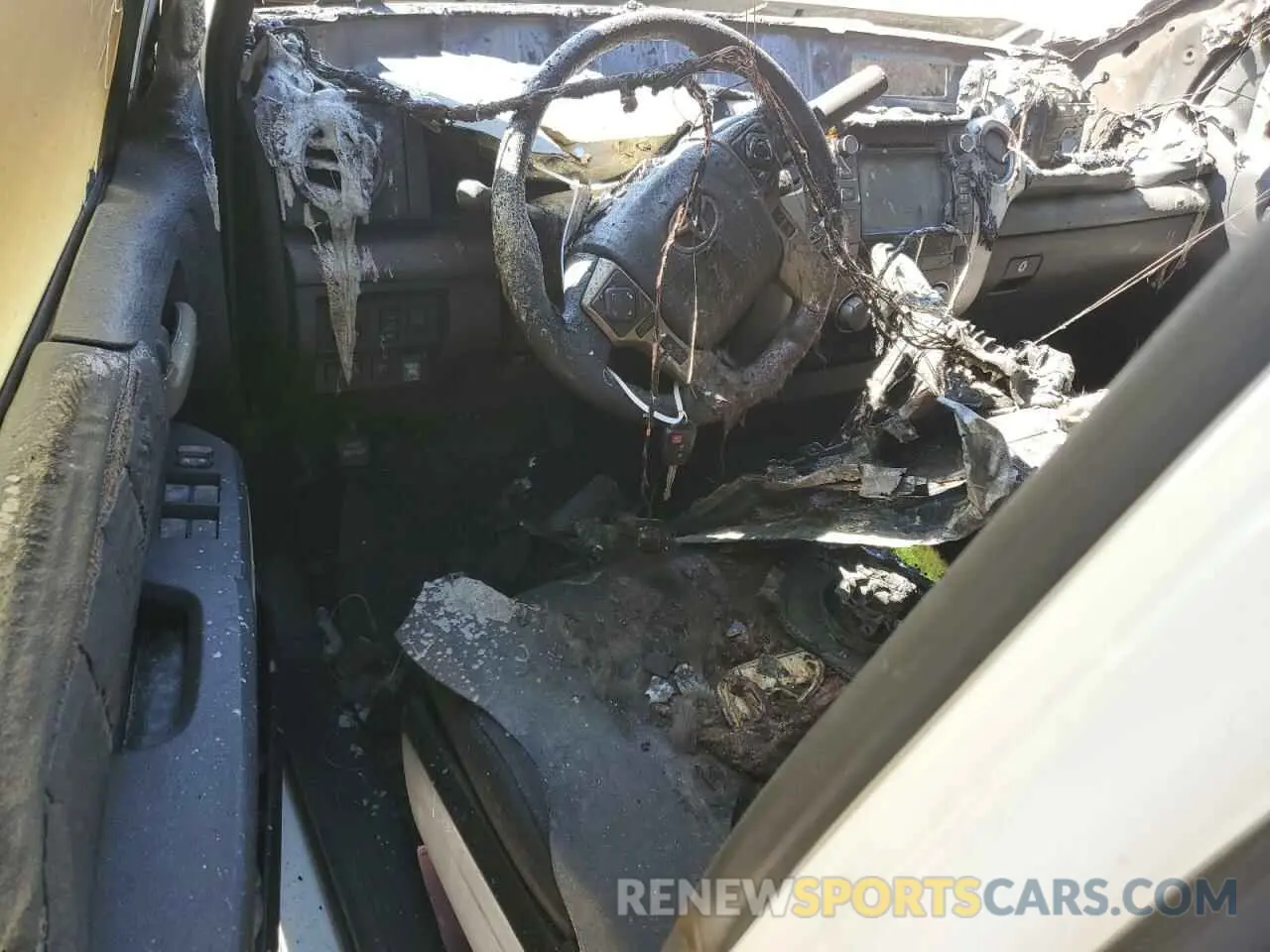8 Photograph of a damaged car 5TFEM5F15KX139994 TOYOTA TUNDRA 2019