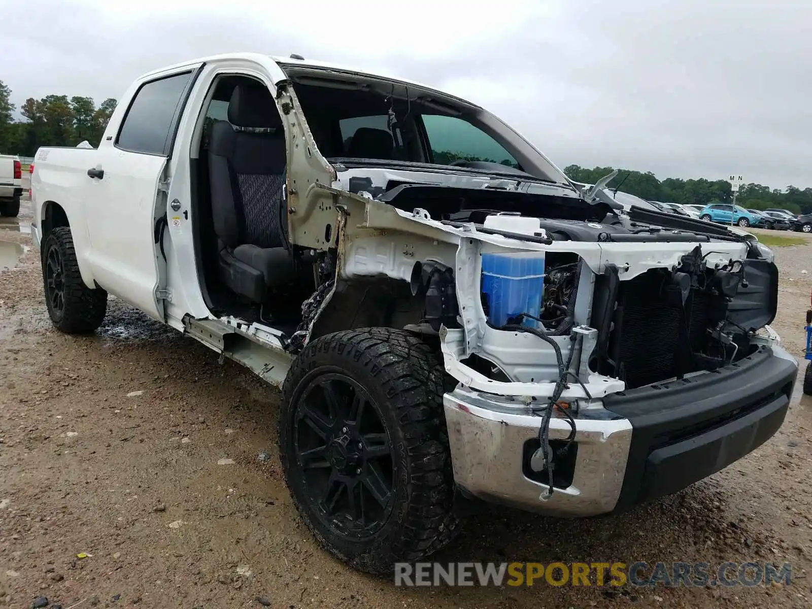 1 Photograph of a damaged car 5TFEM5F17KX137499 TOYOTA TUNDRA 2019