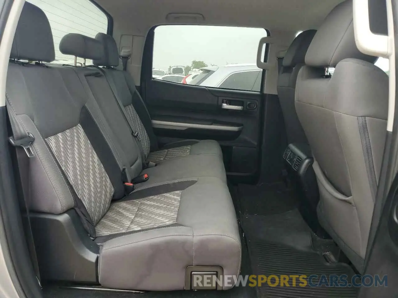 10 Photograph of a damaged car 5TFEM5F19KX136130 TOYOTA TUNDRA 2019