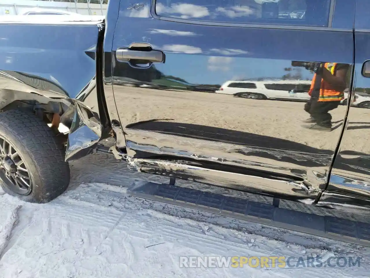 9 Photograph of a damaged car 5TFEY5F10KX247086 TOYOTA TUNDRA 2019