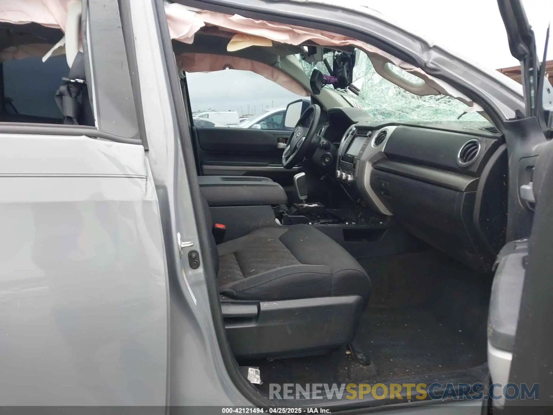 5 Photograph of a damaged car 5TFEY5F12KX245761 TOYOTA TUNDRA 2019