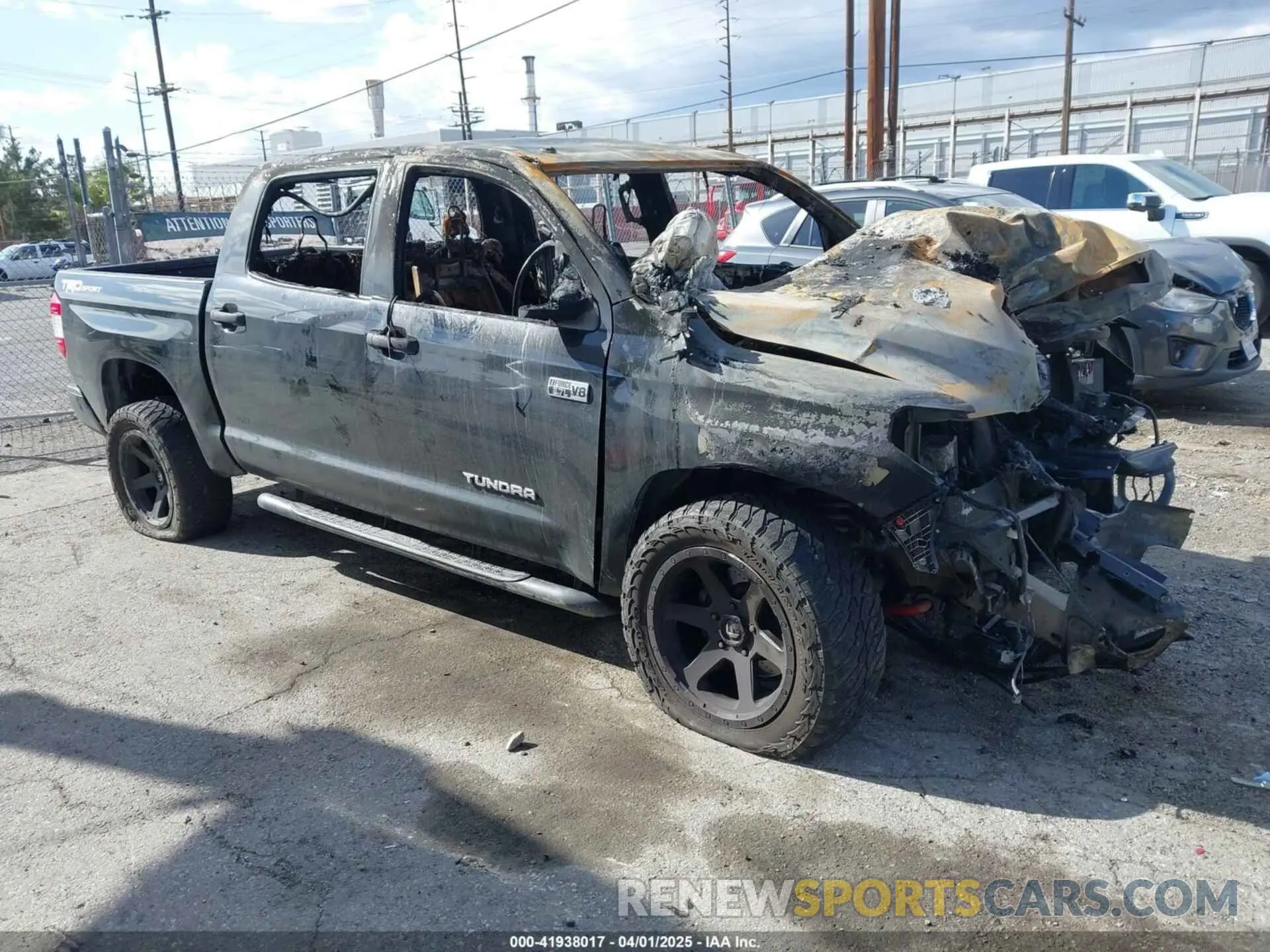 1 Photograph of a damaged car 5TFEY5F17KX245187 TOYOTA TUNDRA 2019