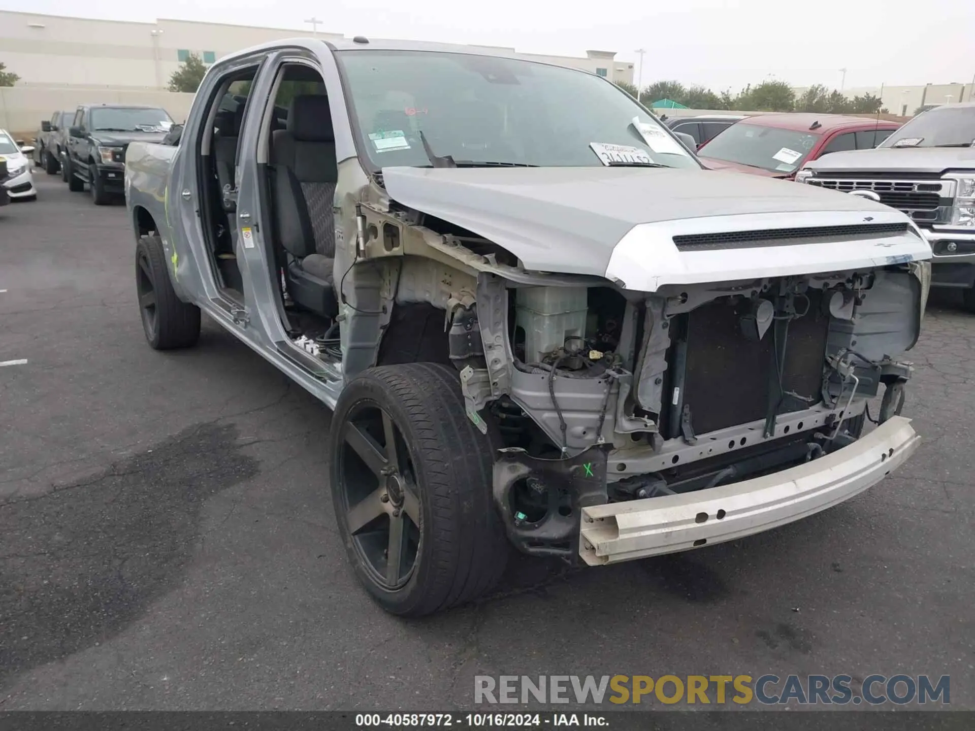 1 Photograph of a damaged car 5TFEY5F18KX247157 TOYOTA TUNDRA 2019