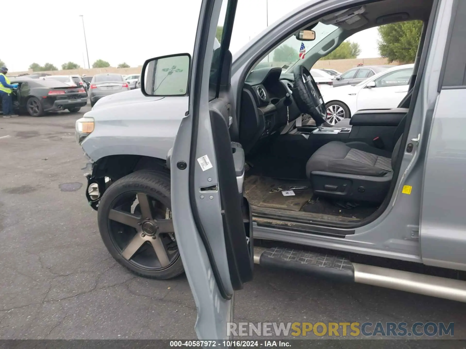 5 Photograph of a damaged car 5TFEY5F18KX247157 TOYOTA TUNDRA 2019