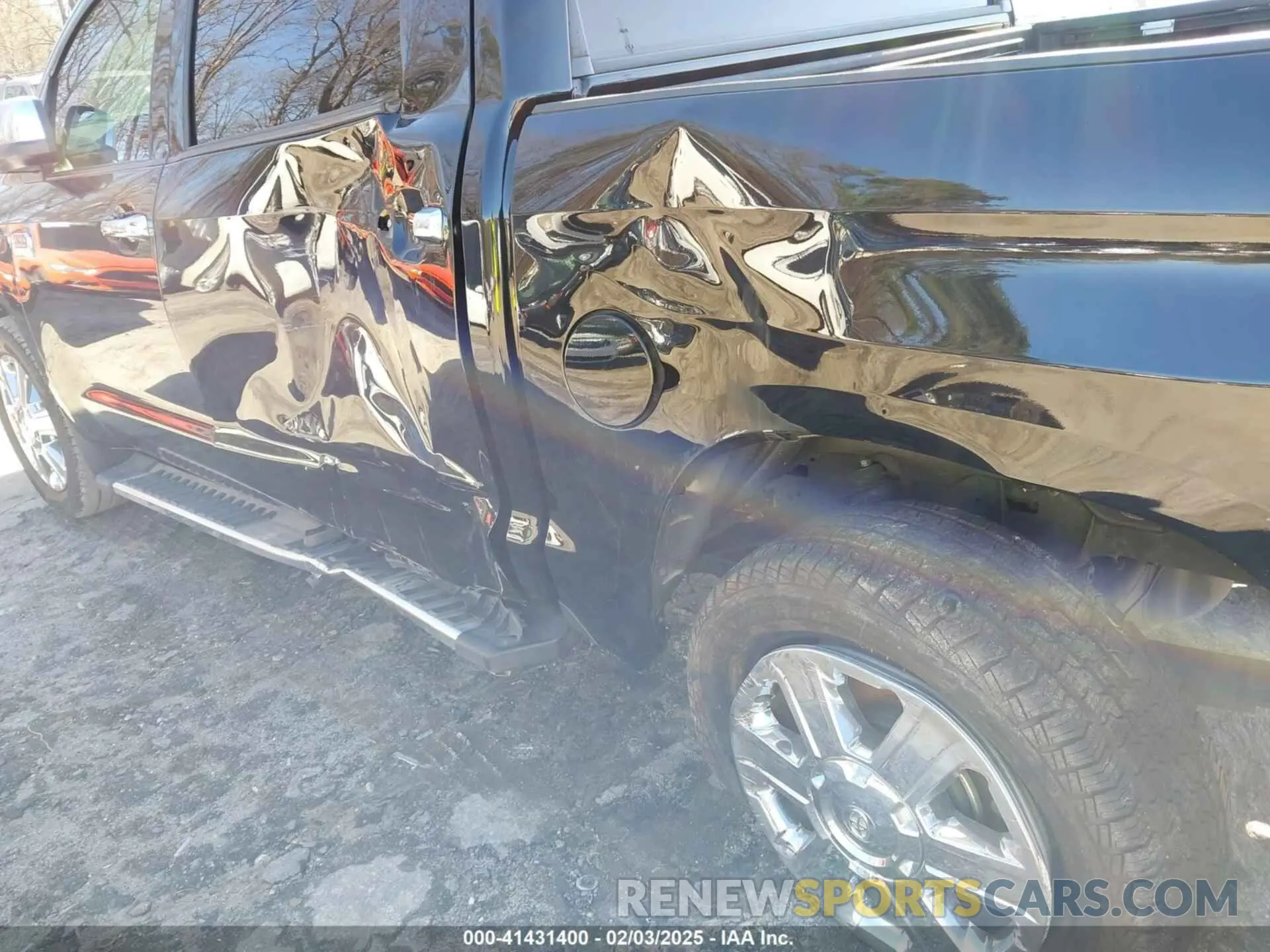 18 Photograph of a damaged car 5TFGY5F14KX246340 TOYOTA TUNDRA 2019